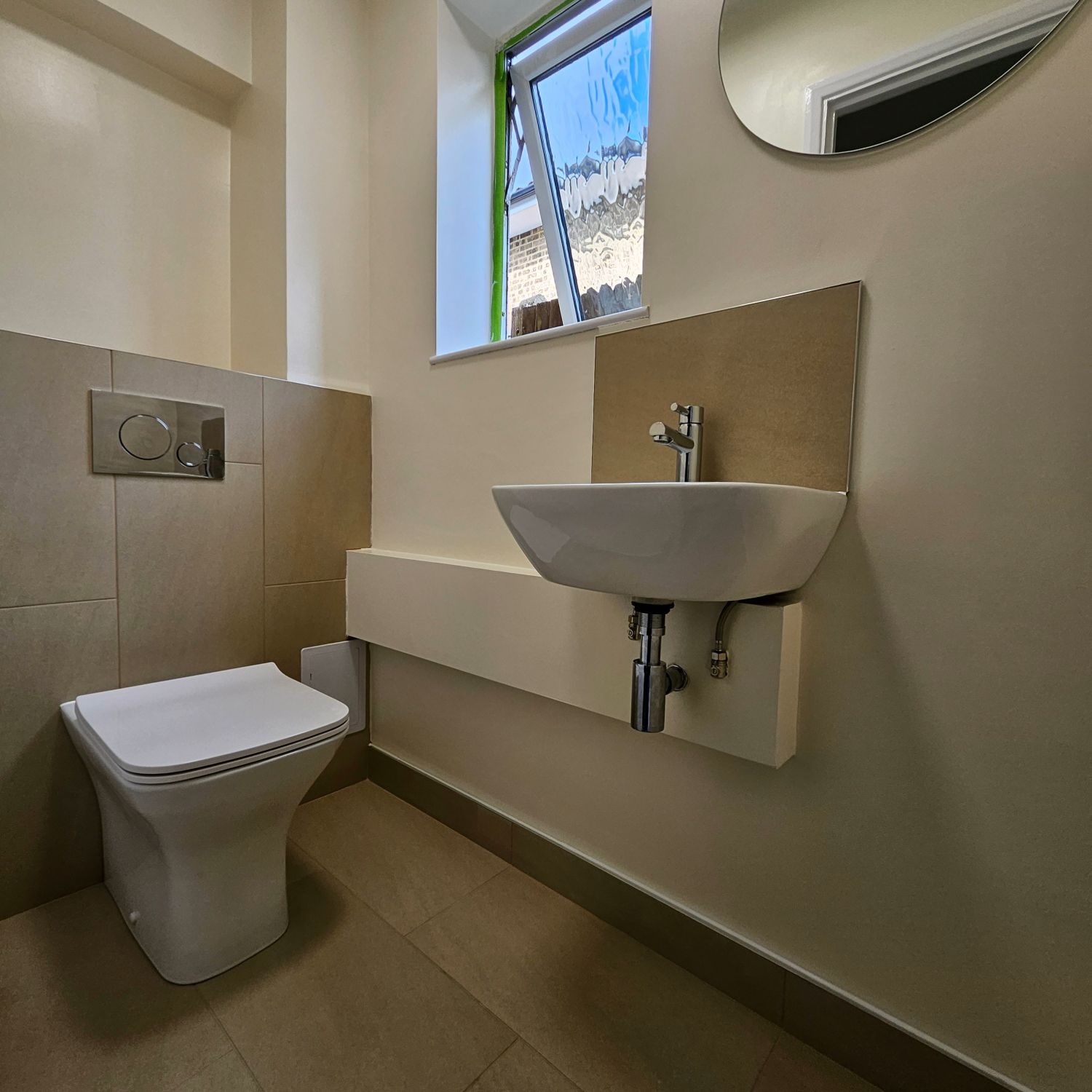 east-and-gray-newton-close-cloakroom-01